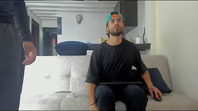 heteros curious online show from 11/24/25, 09:58