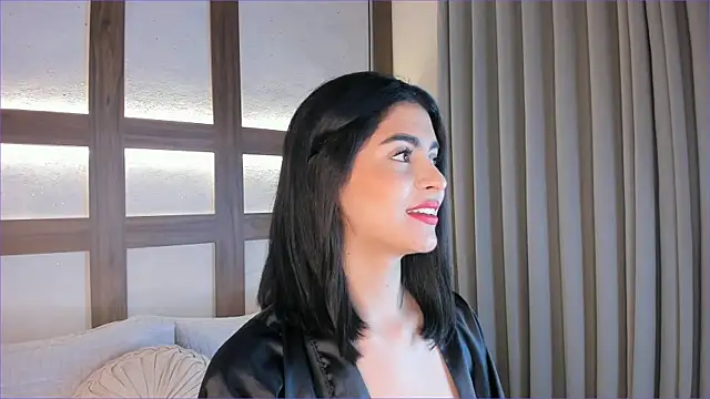 SarhaVega online show from 11/28/25, 01:25