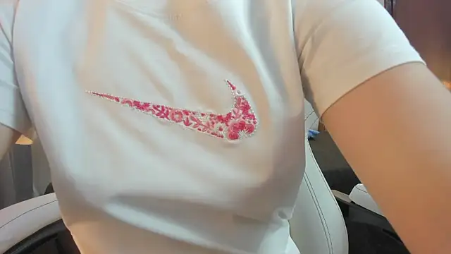 mask red girl online show from 06/19/26, 01:15