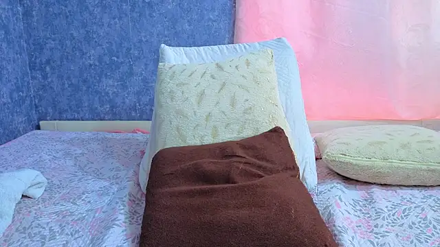 Malia fox online show from 04/30/26, 08:57