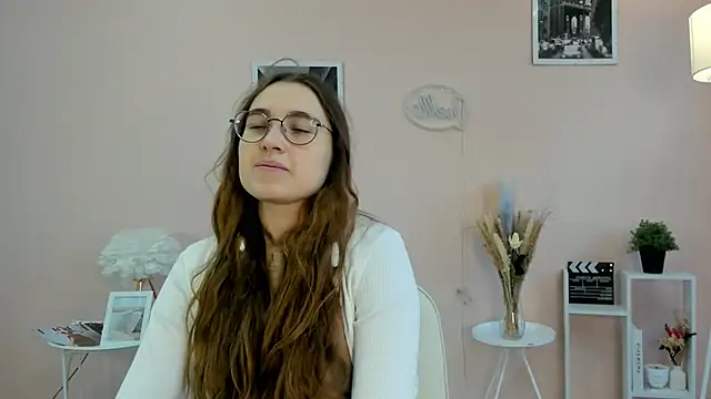 Snapshot of DebbraBickler chatting on 11/26/25, 12:06 DebbraBickler online show from 11/26/25, 12:06