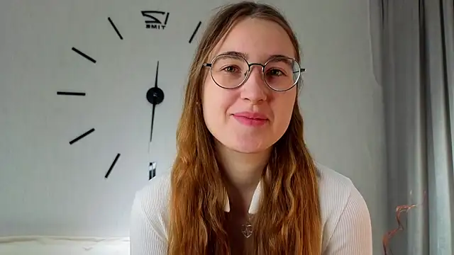 Snapshot of DebbraBickler chatting on 11/30/25, 06:12 DebbraBickler online show from 11/30/25, 06:12