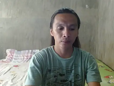 Snapshot of lovelycarla32 chatting on 05/27/26, 05:04 lovelycarla32 online show from 05/27/26, 05:04
