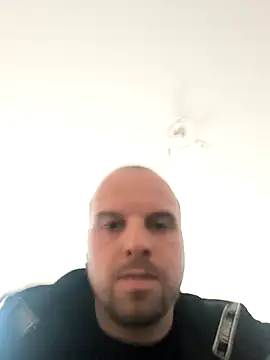 Snapshot of Phoenix2310 chatting on 12/18/25, 08:42 Phoenix2310 online show from 12/18/25, 08:42