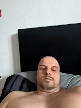 Snapshot of Phoenix2310 chatting on 03/24/26, 11:04 Phoenix2310 online show from 03/24/26, 11:04