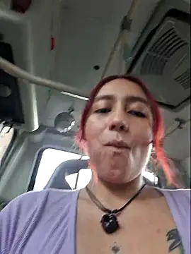 Snapshot of Eveeelyn25 chatting on 11/22/25, 08:30 Eveeelyn25 online show from 11/22/25, 08:30