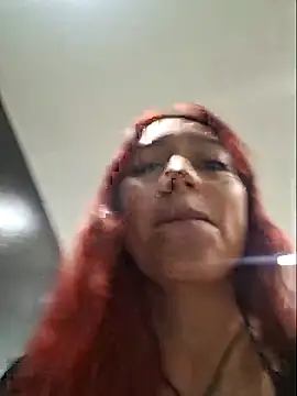 Snapshot of Eveeelyn25 chatting on 11/28/25, 10:56 Eveeelyn25 online show from 11/28/25, 10:56