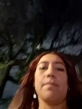 Snapshot of Eveeelyn25 chatting on 12/16/25, 01:21 Eveeelyn25 online show from 12/16/25, 01:21