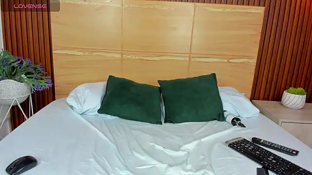 Snapshot of samantha_loughty chatting on 12/14/25, 07:58 samantha loughty online show from 12/14/25, 07:58