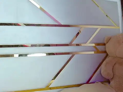 Snapshot of emiirosse chatting on 12/17/25, 02:06 emiirosse online show from 12/17/25, 02:06