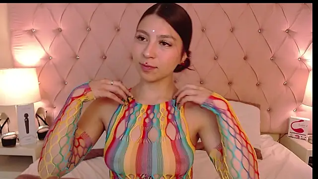 Hillary Thomson online show from 11/25/25, 03:12