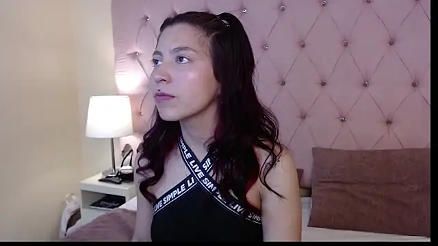 Hillary Thomson online show from 12/01/25, 02:11