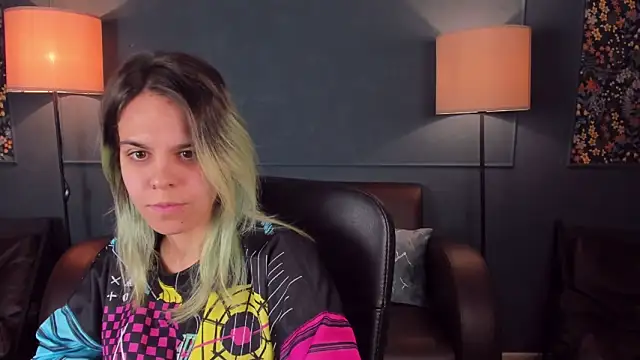 LiraBelle online show from 11/22/25, 04:44