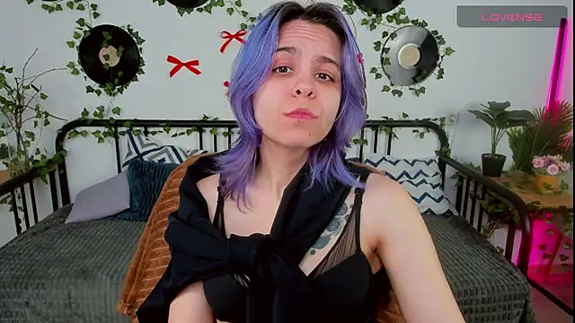 LiraBelle online show from 04/30/26, 03:13