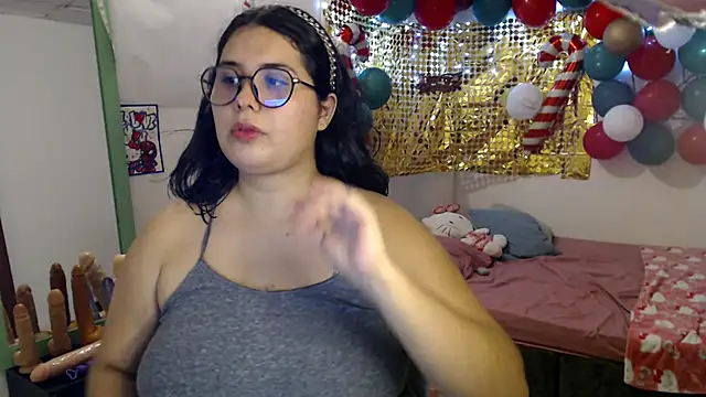 Snapshot of suckdreams19 chatting on 12/19/25, 01:56 suckdreams19 online show from 12/19/25, 01:56