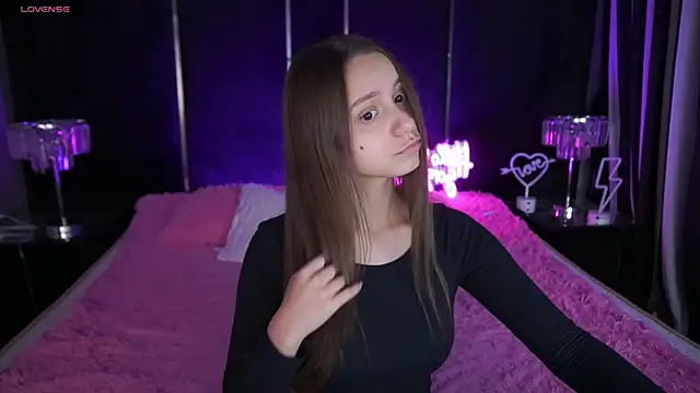 TinyNatalie online show from 12/02/25, 03:40