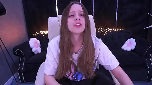 TinyNatalie online show from 04/30/26, 01:50