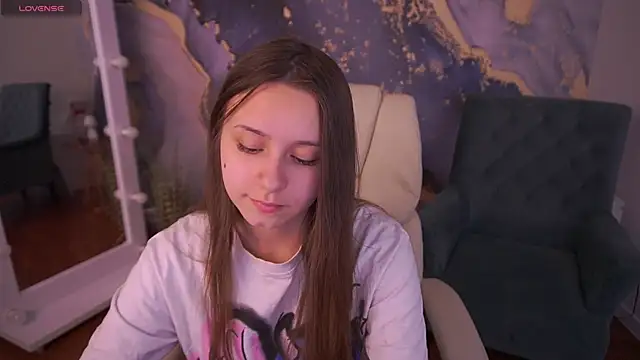TinyNatalie online show from 05/01/26, 01:26