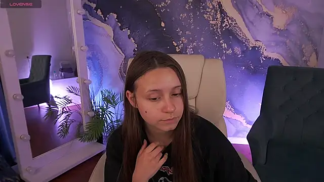 TinyNatalie online show from 06/08/26, 12:49