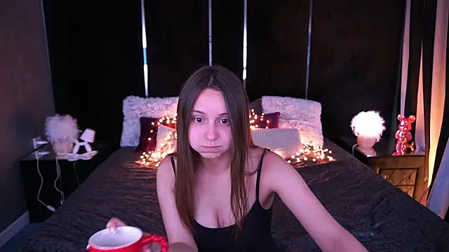 TinyNatalie online show from 06/21/26, 06:49