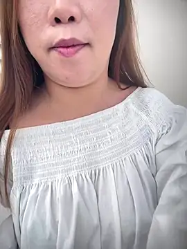 Snapshot of Xiaomili8 chatting on 12/17/25, 04:07 Xiaomili8 online show from 12/17/25, 04:07