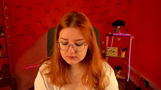 Snapshot of StaceyJensen chatting on 12/18/25, 09:26 StaceyJensen online show from 12/18/25, 09:26