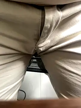 Snapshot of boyyyy2k1 chatting on 12/22/25, 03:47 boyyyy2k1 online show from 12/22/25, 03:47