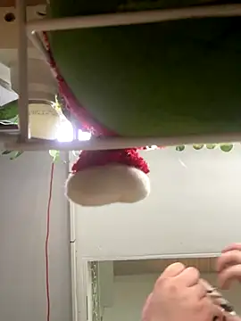 Snapshot of Kitty_Bms_ chatting on 12/20/25, 07:10 Kitty Bms online show from 12/20/25, 07:10