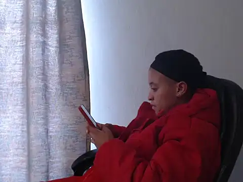 Snapshot of Yellowkitten95 chatting on 12/14/25, 10:31 Yellowkitten95 online show from 12/14/25, 10:31