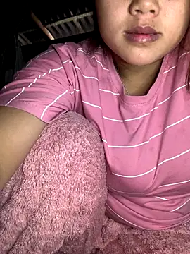 Snapshot of Sug04 chatting on 11/25/25, 03:28 Sug04 online show from 11/25/25, 03:28