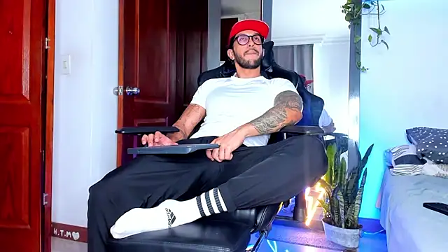 Snapshot of JotaCeliz chatting on 12/16/25, 05:18 JotaCeliz online show from 12/16/25, 05:18