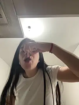 Snapshot of Magui21 chatting on 04/07/26, 01:28 Magui21 online show from 04/07/26, 01:28