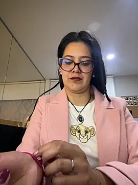 Snapshot of TAMARALEWISMD chatting on 12/05/25, 03:26 TAMARALEWISMD online show from 12/05/25, 03:26