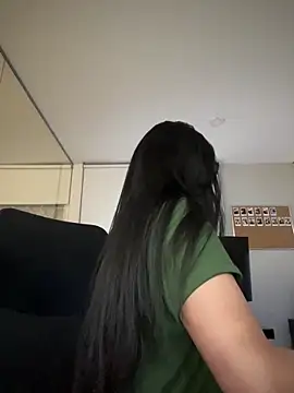 Snapshot of TAMARALEWISMD chatting on 12/14/25, 03:23 TAMARALEWISMD online show from 12/14/25, 03:23