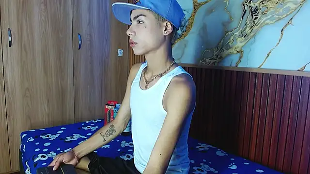 Snapshot of maverickhotson303av chatting on 12/15/25, 11:09 maverickhotson303av online show from 12/15/25, 11:09