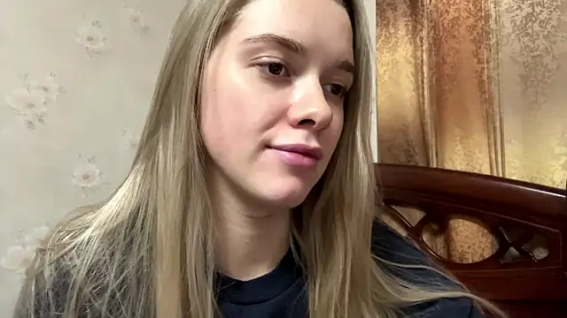 Snapshot of MichikoWienandt chatting on 12/01/25, 02:11 MichikoWienandt online show from 12/01/25, 02:11