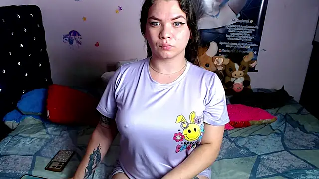ShantalTsFox online show from 06/17/26, 04:04