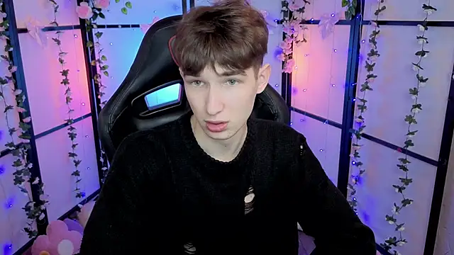 Maxwellchiik online show from 11/30/25, 08:46