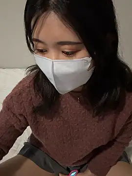 Snapshot of Minagi_Shizuku chatting on 12/18/25, 04:13 Minagi Shizuku online show from 12/18/25, 04:13