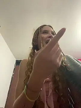 Snapshot of Labby18 chatting on 12/19/25, 03:24 Labby18 online show from 12/19/25, 03:24