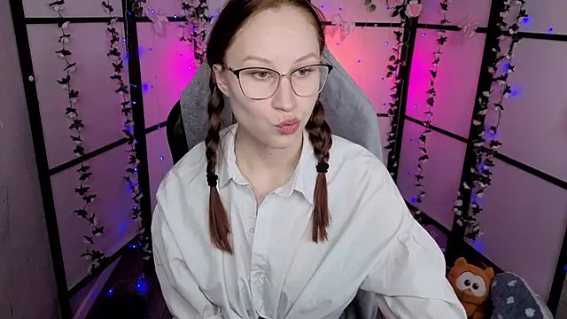 Snapshot of JoanFlare chatting on 11/26/25, 01:34 JoanFlare online show from 11/26/25, 01:34