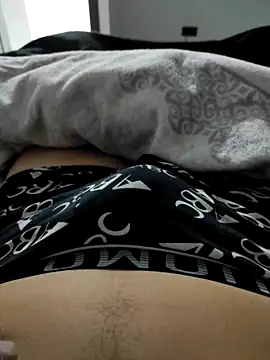 Snapshot of ParejaOcultaXX chatting on 11/27/25, 10:34 ParejaOcultaXX online show from 11/27/25, 10:34