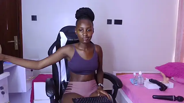 Snapshot of emma-112 chatting on 03/27/26, 08:37 emma-112 online show from 03/27/26, 08:37