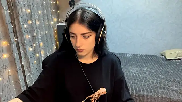 Meowluly online show from 11/30/25, 09:19