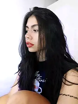 Snapshot of ArgentinaShani chatting on 12/16/25, 01:21 ArgentinaShani online show from 12/16/25, 01:21