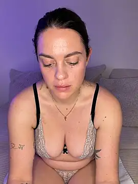 Snapshot of laraslittlesecrett chatting on 02/03/26, 12:21 laraslittlesecrett online show from 02/03/26, 12:21