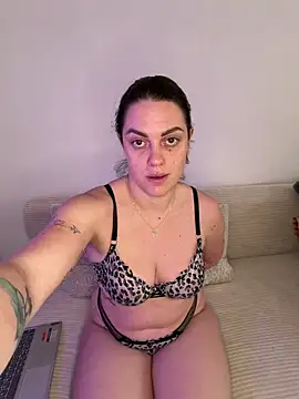 Snapshot of laraslittlesecrett chatting on 03/14/26, 01:49 laraslittlesecrett online show from 03/14/26, 01:49