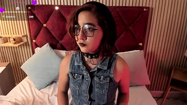 Kiri Velvet online show from 04/16/26, 09:39