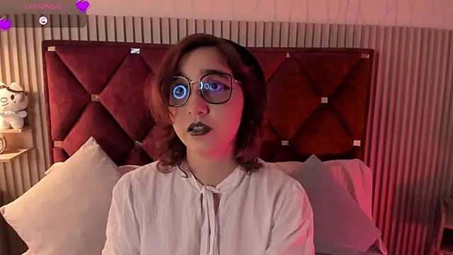 Kiri Velvet online show from 04/18/26, 09:15