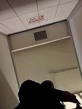 Snapshot of Bizcochitoc4 chatting on 03/21/26, 04:10 Bizcochitoc4 online show from 03/21/26, 04:10